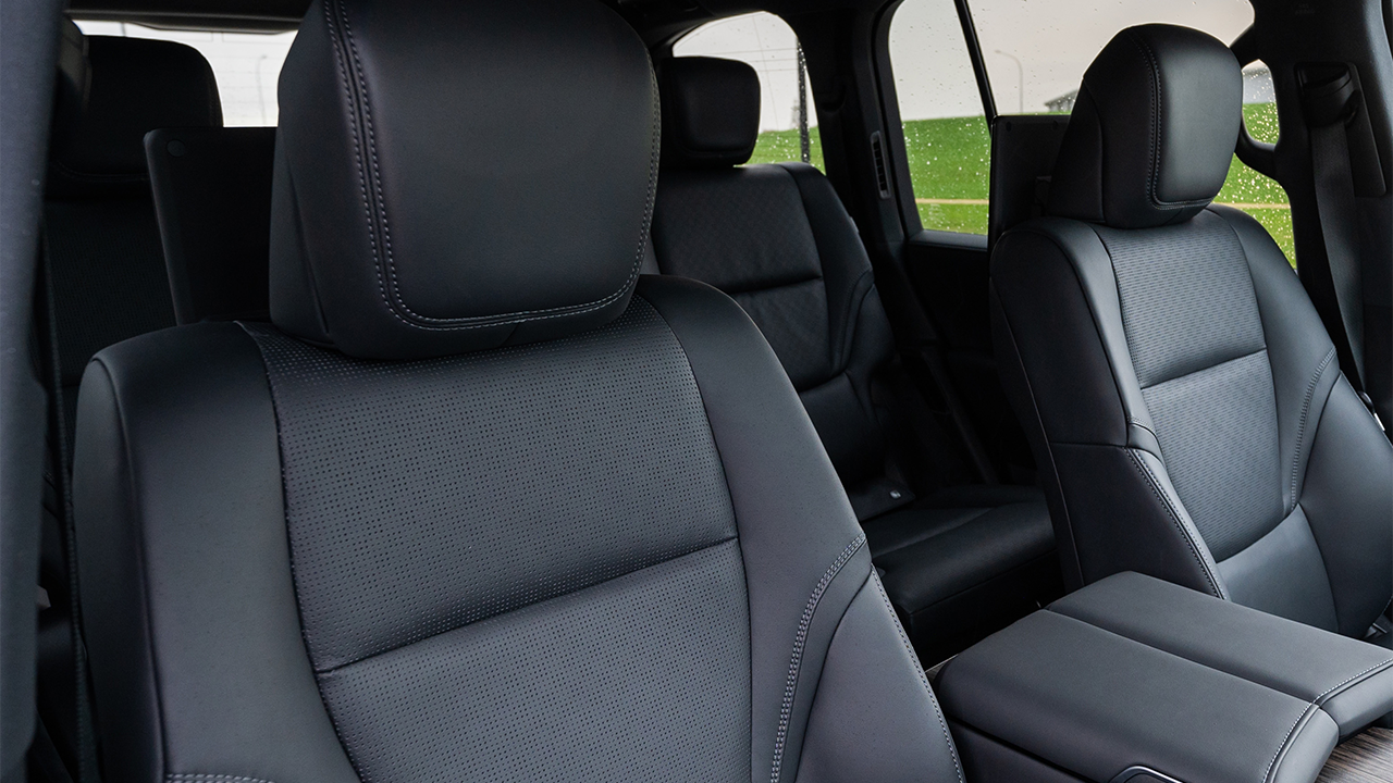 1_0000s_0002_LC300_Teaser-SJP-132