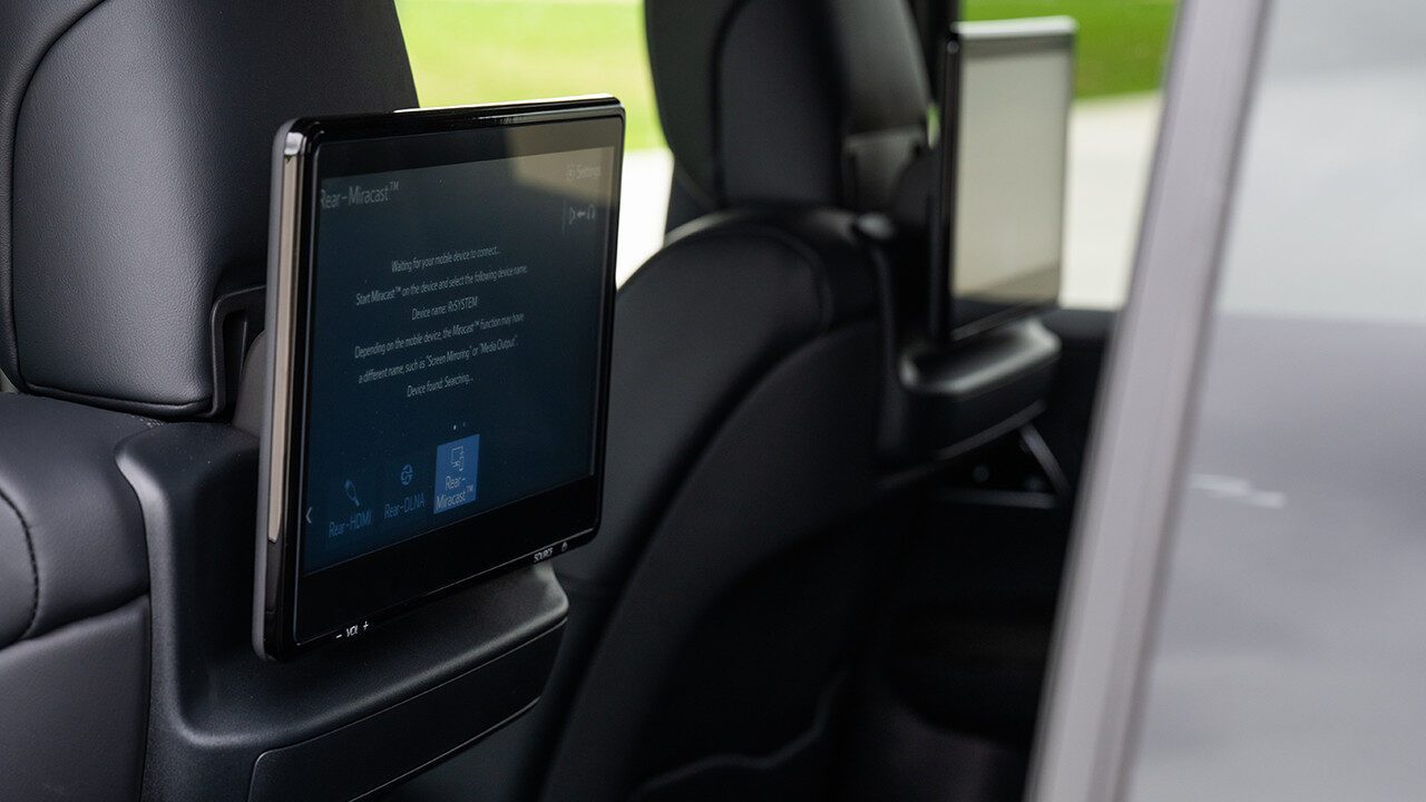 1_0000s_0004_LC300_Teaser-SJP-112