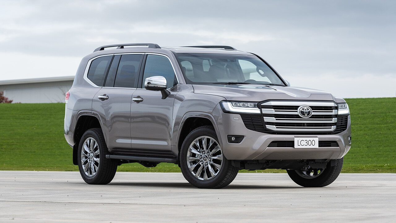 1_0000s_0007_LC300_Teaser-SJP-10