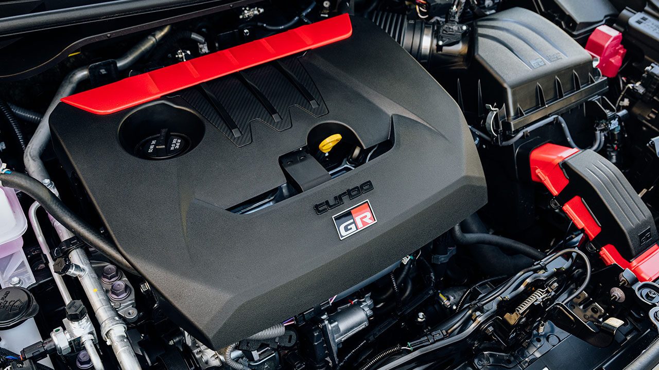 1_0006_2024_GR Yaris_Automatic_Precious Metal_DPL_Interior and Details__010