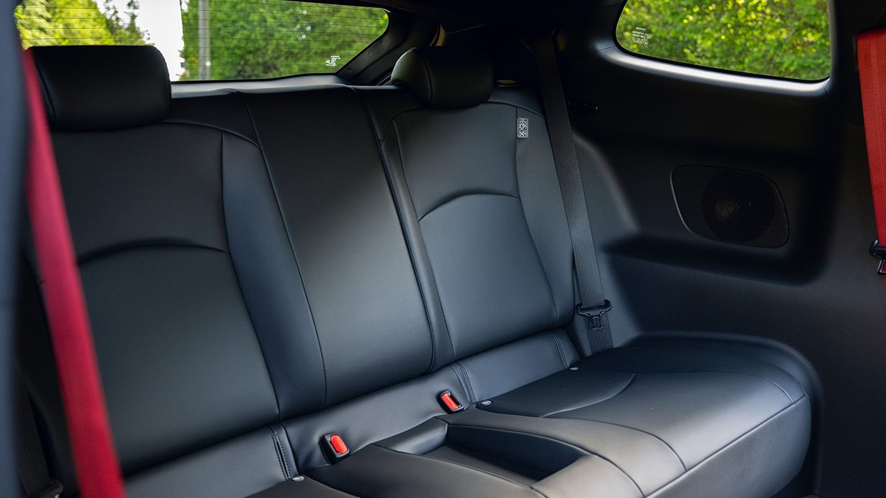 1_0007_2024_GR Yaris_Manual_Precious Metal_DPL_Interior and Details__009